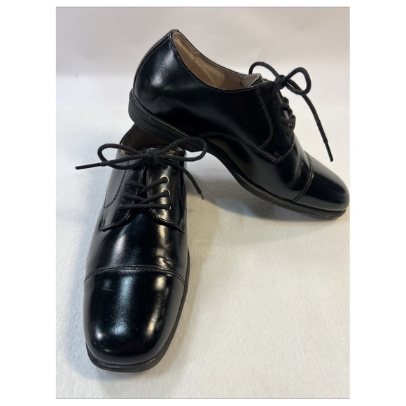 Florsheim Other - Florsheim Boy's Lace Up Dress Shoes Size 3.5 Youth Some Scuffs Cap Toe Oxford
